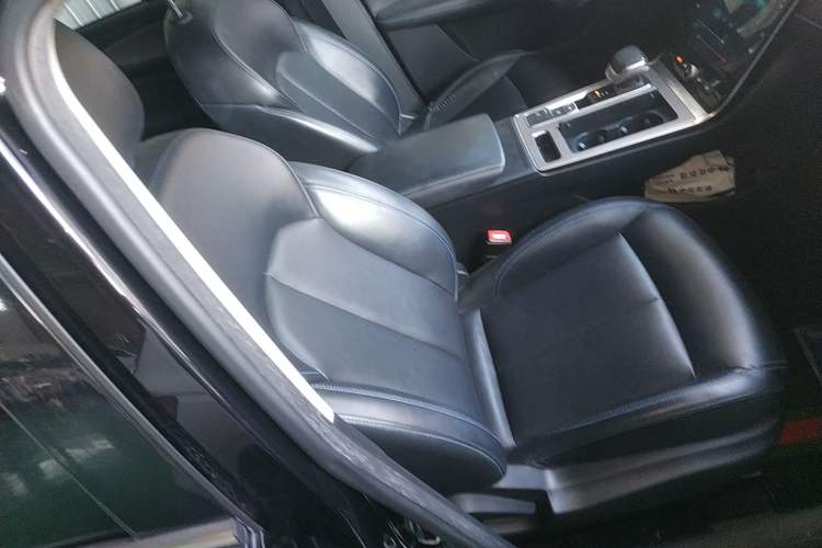 Used Roewe RX5 2020 PLUS 300TGI Automatic Ali National Style Luxury Edition
