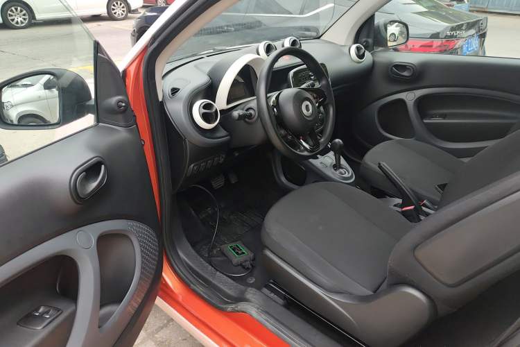 Used smart fortwo 2015 1.0L 52 kW hardtop Dynamic version Driver Seat