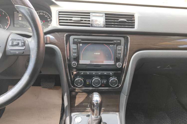 Used Volkswagen Passat 2015 1.8TSI DSG Ultimate Edition Audio And AC Panel