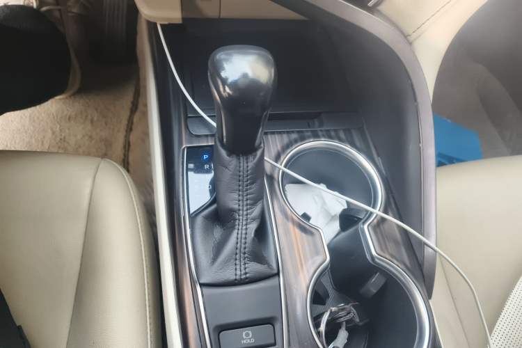 Used Toyota Camry 2018 2.0G Luxury Edition
