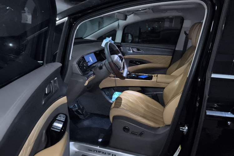 Used Denza D9 2022 DM-i 970 Four-Wheel Drive Prestige Model
