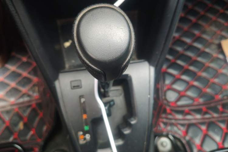 Used Toyota YARiS L Zhi Xiang 2017 1.3E CVT Charming Edition Gear Lever