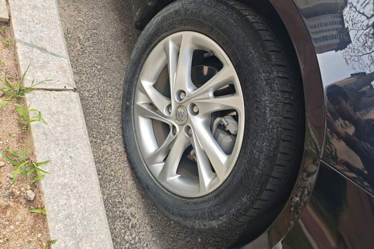 Used Buick Regal 2020 552T Elite Edition Right Front Wheel Hub