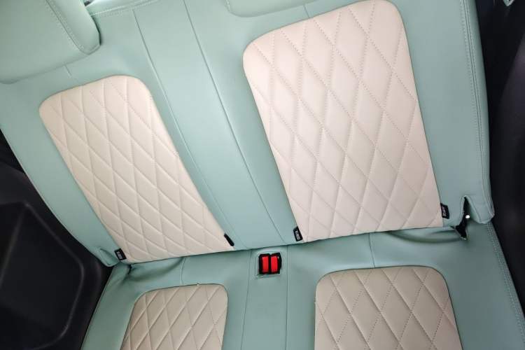 Used Brilliance Xinri i03 2022 Youth Edition 31.45 kWh Left Rear Seat