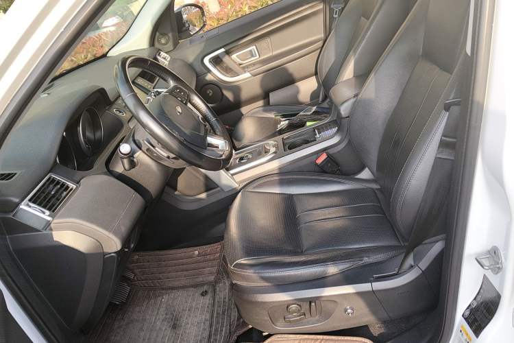 Used Land Rover Discovery Sport 2018 240 PS SE Version Left Front Seat