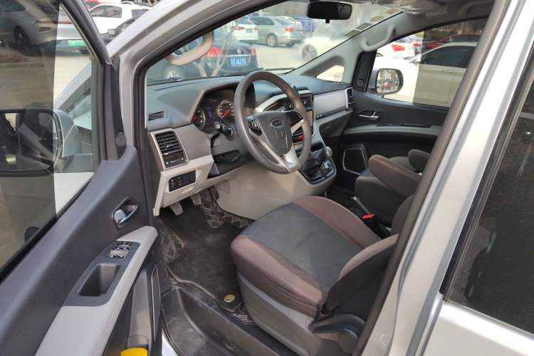 Used JAC Refine M4 2019 Business & Travel Series 2.0L Manual Comfort Model China VI
