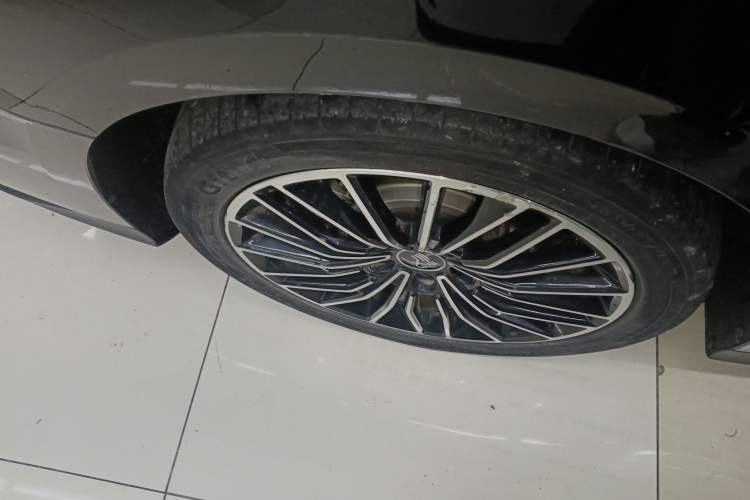 Used BYD Han 2023 EV Champion Edition 506KM Front-Wheel-Drive Premium Model Right Rear Wheel Hub