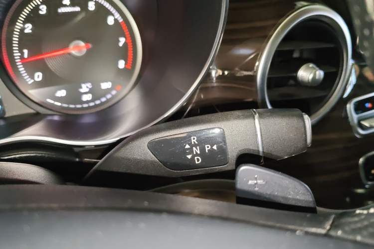 Used Mercedes-Benz V-Class 2017 V 260 Avantgarde Edition Gear Lever