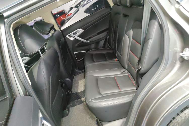 Used Geely Auto Emgrand X7 Sport 2018 1.8TD Automatic Two-Wheel Drive Smart Connect 4G Internet Edition Left Rear Seat