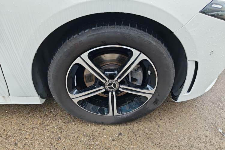 Used Mercedes-Benz A-Class 2022 Revised Version A 200 L Sport Sedan Fashionable Style Right Front Wheel Hub