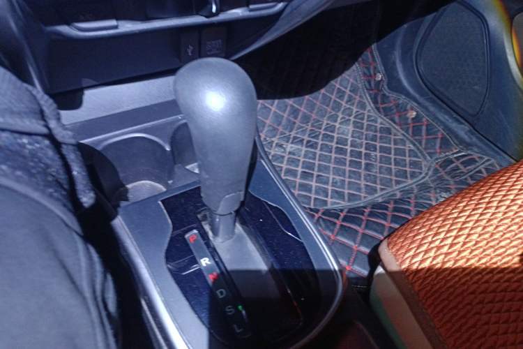 Used Honda City 2015 1.5L CVT Luxury Edition Gear Lever