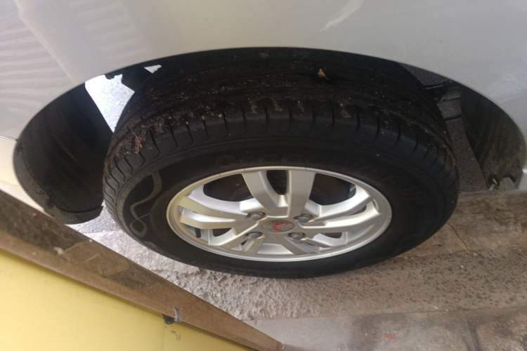 Used Wuling Hongguang 2018 1.5L S Comfort Model L2B Right Rear Wheel Hub