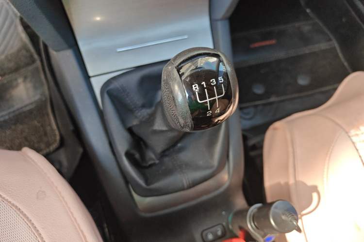 Used Skoda Octavia 2013 1.6L Manual Yijie Edition Gear Lever