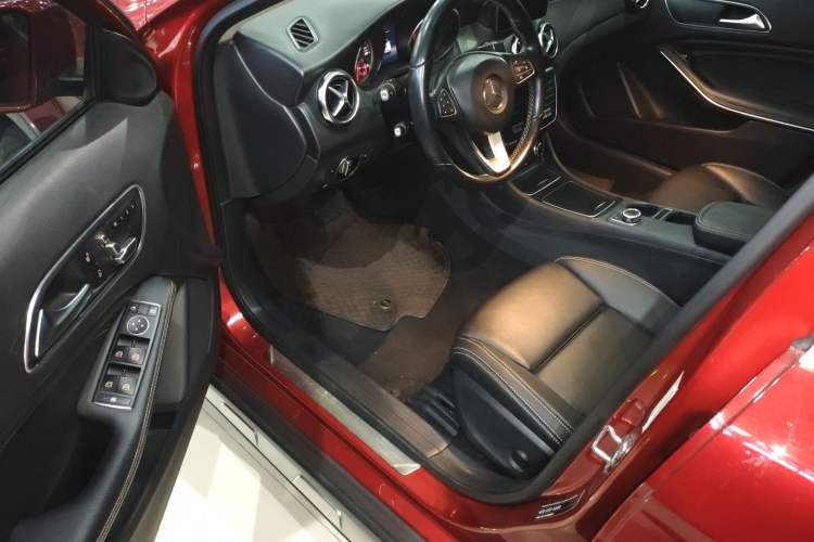 Used Mercedes-Benz GLA 2017 GLA 200 Sport Edition Driver Seat