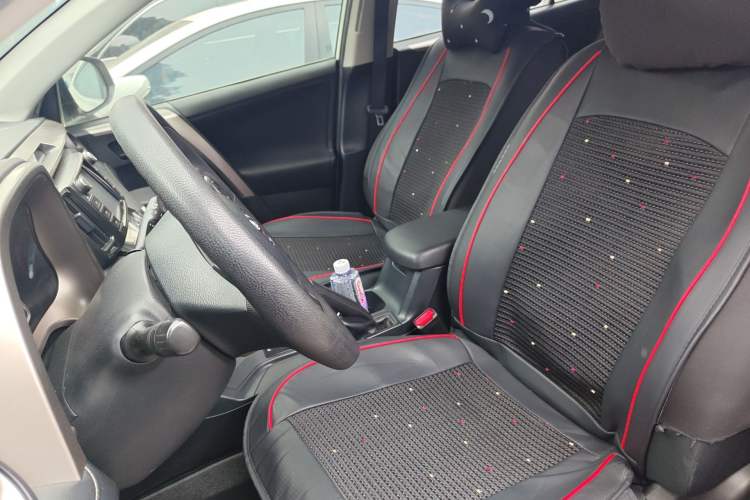 Used Toyota RAV4 2016 2.0L CVT Two-Wheel Drive Fashion Edition China V Standard
