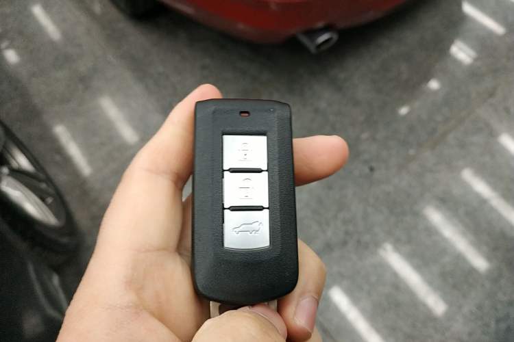 Used Mitsubishi Outlander (Import) 2014 2.4L 4x4 Deluxe Value Edition 7 Seats
