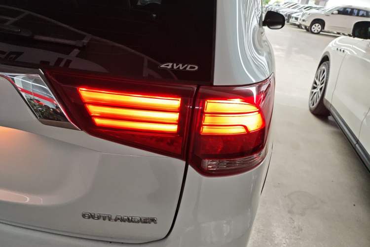 Used Mitsubishi Outlander 2020 2.4L 4x4 Zhi Xiang Edition 5 Seats