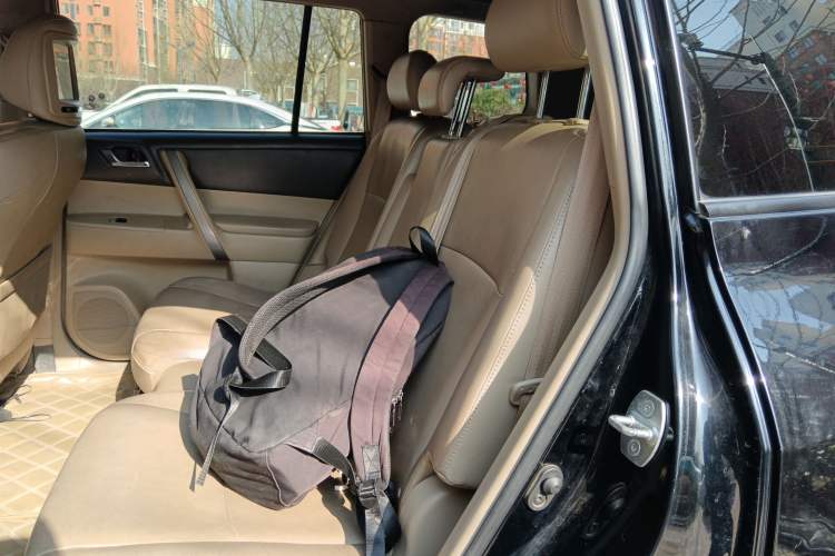 Used Toyota Highlander 2012 2.7L Two-Wheel Drive 7-Seater Luxury Navigation Edition