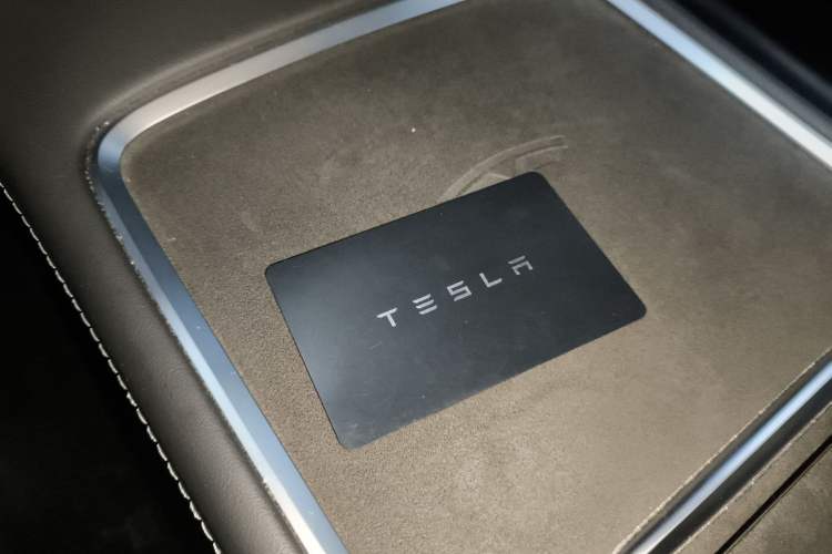 Used Tesla Model Y 2021 Long-Range All-Wheel-Drive Version 3D7