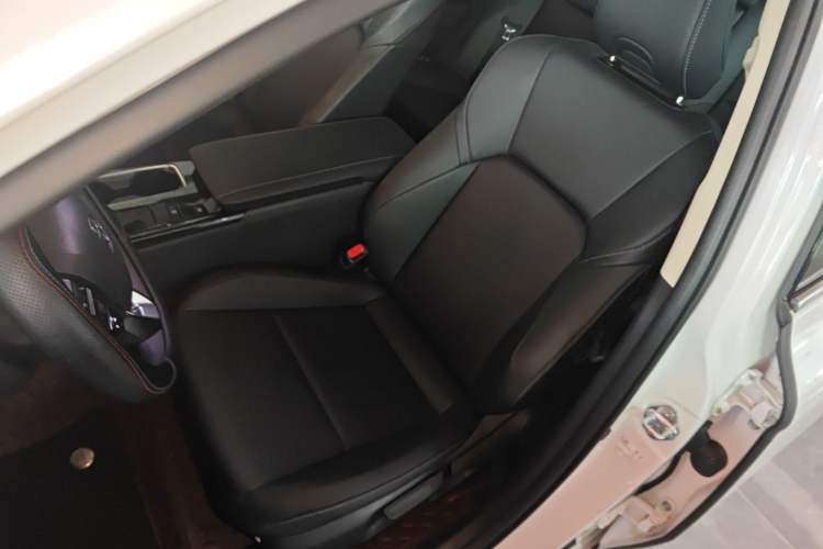 Used Toyota Camry 2026 Model Dual-Engine 2.0HE Elite Edition
