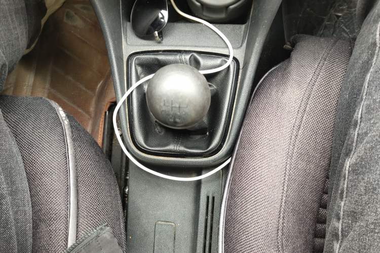 Used Volkswagen Jetta 2015 Zhuihui Edition 1.4L Manual Fashion Model Gear Lever