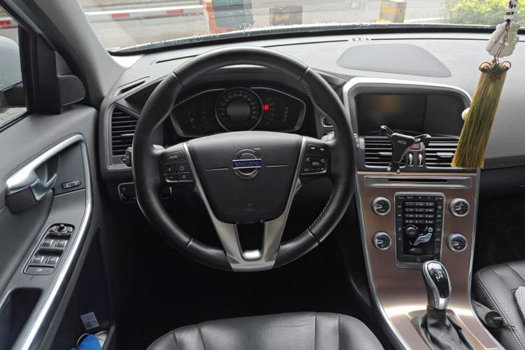 Used Volvo XC60 2017 T5 AWD Smart Upgrade Edition Steering Wheel