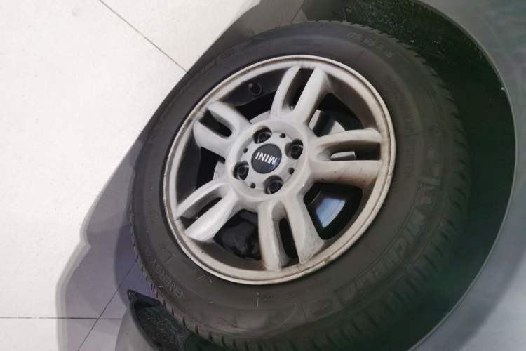 Used MINI 2011 1.6L ONE Right Front Wheel Hub