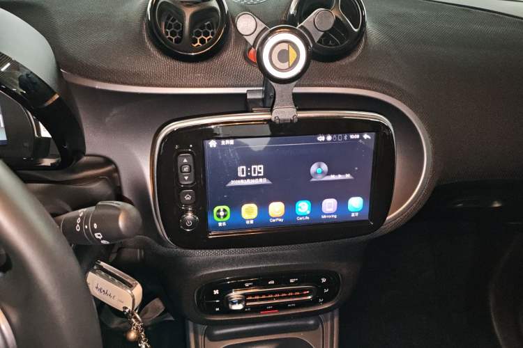 Used smart fortwo 2019 0.9T 66kW Hardtop Engine Version China VI Emission Standard Audio And AC Panel