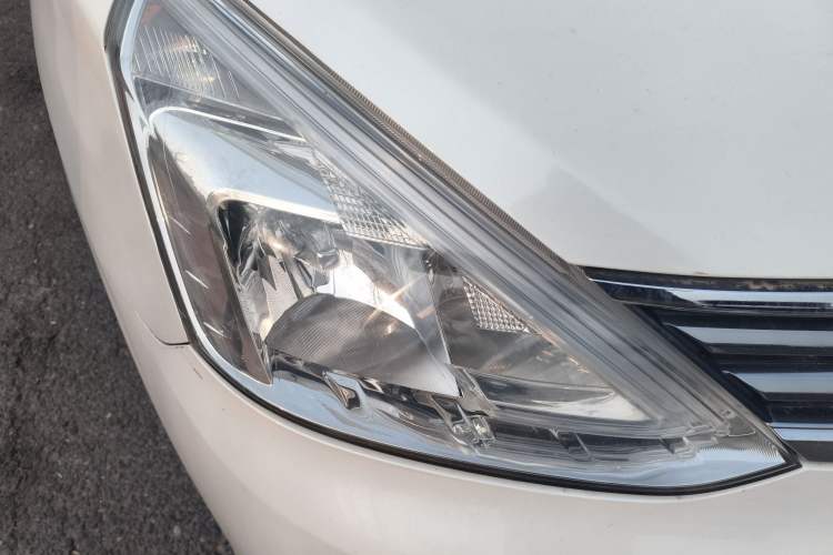 Used Nissan Livina 2015 1.6XE CVT Comfort Edition Right Front Headlight