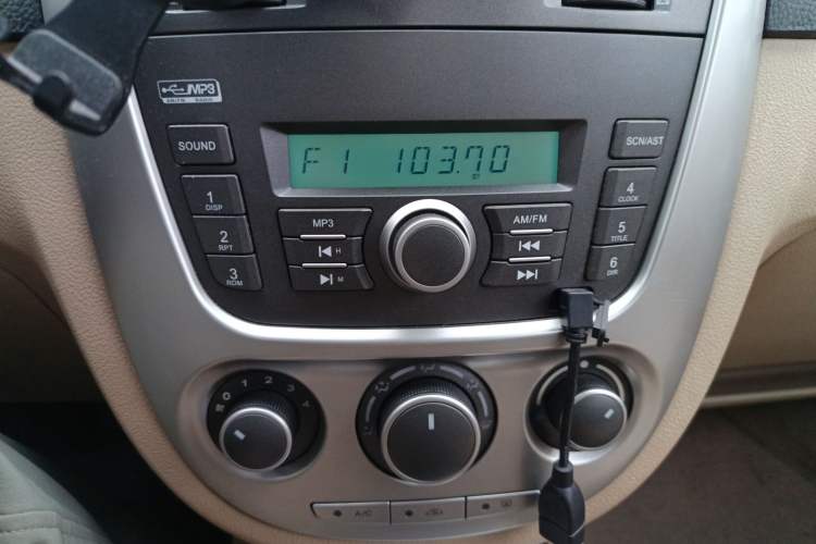 Used Buick Excelle 2013 1.5L Manual Classic Model Audio And AC Panel