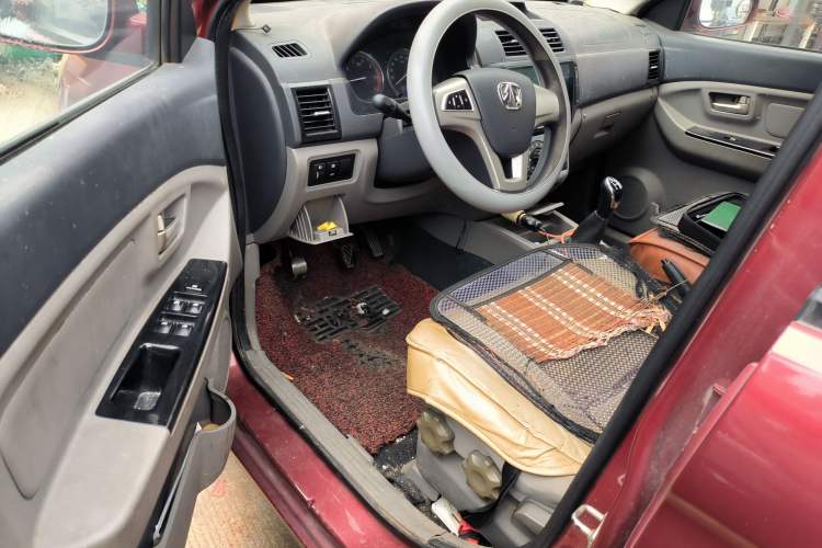 Used BAIC Weiwang M20 2014 1.5L Comfort Version BJ415B Driver Seat