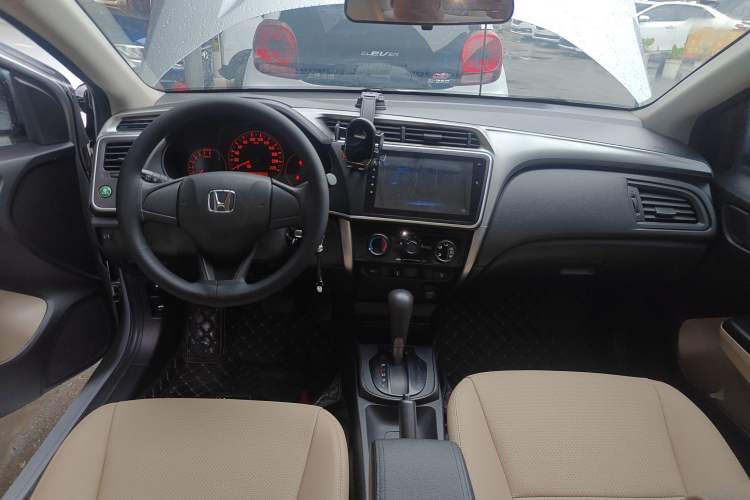 Used Honda City 2015 1.5L CVT Comfort Version Center Console