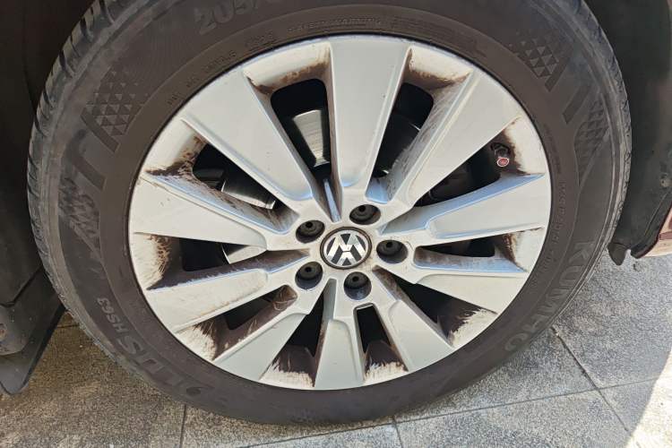 Used Volkswagen Lavida 2013 1.4TSI DSG Comfort Edition Right Front Wheel Hub
