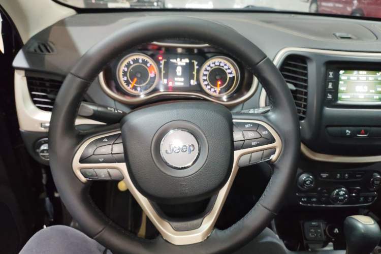 Used Jeep Cherokee 2017 2.4L Leading Edition