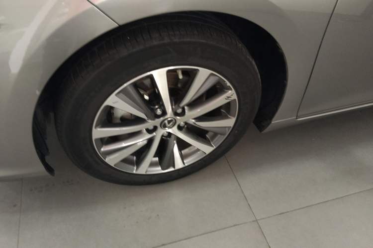 Used Lexus ES 2020 300h Premier Edition
