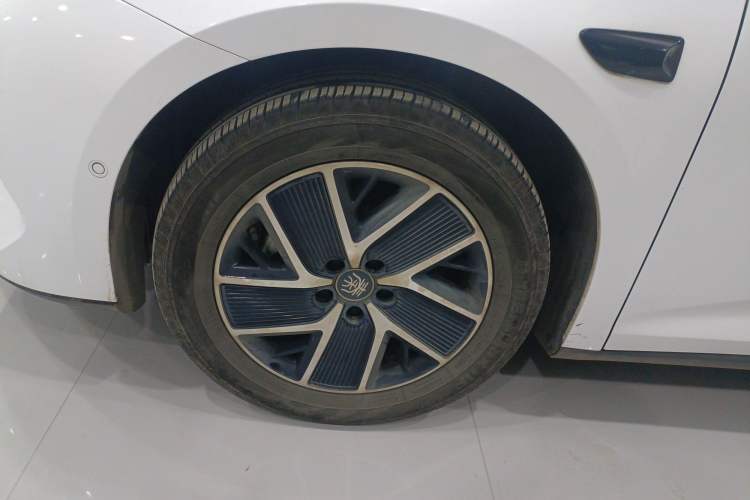 Used BYD Qin L 2025 DM-i Smart Drive 120KM Leading Model Exterior 4