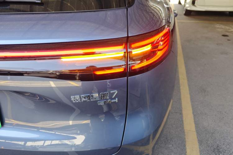 Used Geely Galaxy Xingjian 7 EM-i 2025 120km Flagship Edition Exterior 3