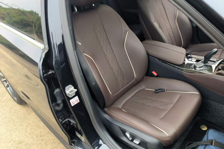 Used BMW 5 Series 2022 Second Facelift 525Li M Sport Package
