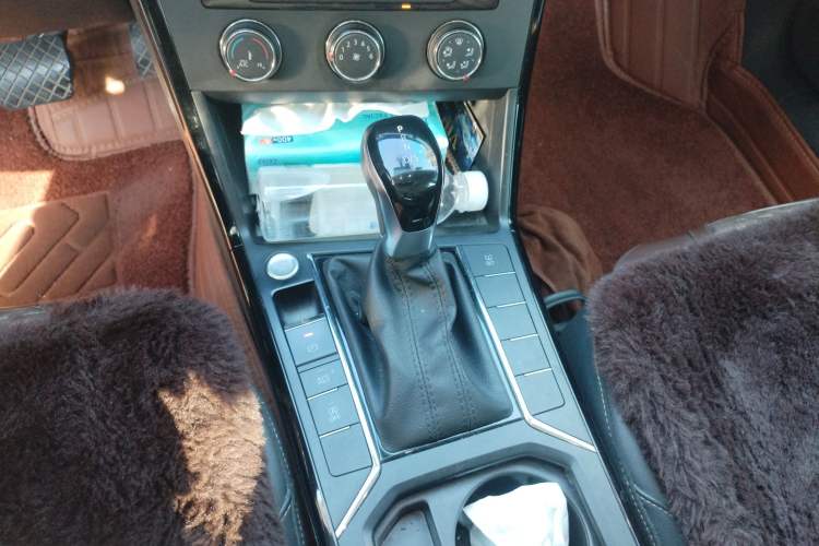 Used Volkswagen Passat 2019 280TSI Business Edition China VI Gear Lever