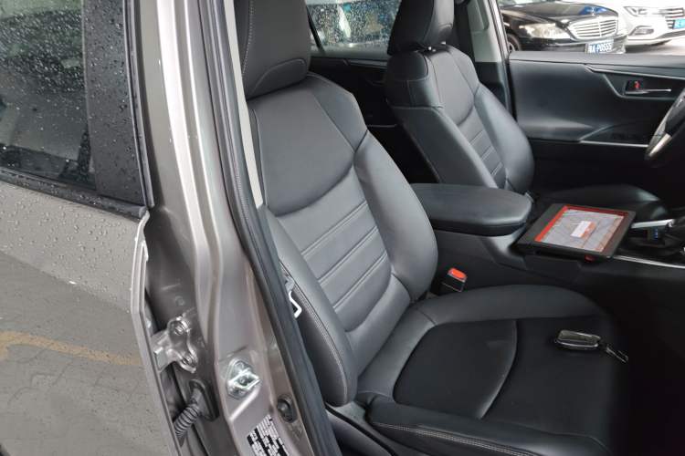 Used Toyota RAV4 2022 2.0L CVT Two-Wheel Drive Fashion Plus Edition