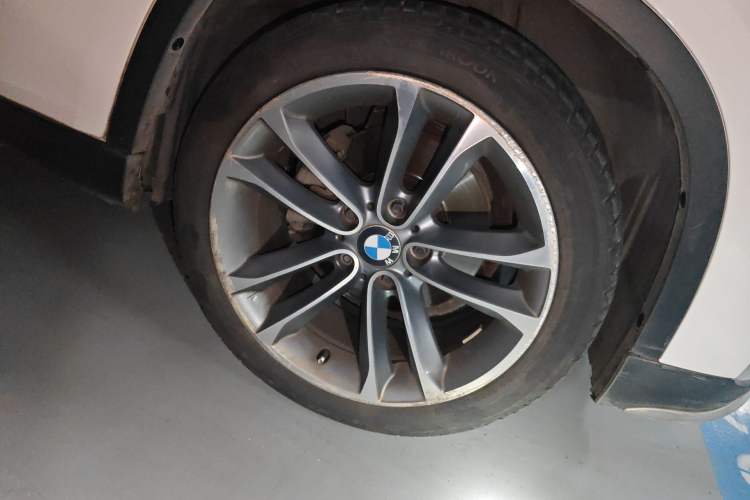 Used BMW X1 2015 sDrive18i Leading Edition Right Front Wheel Hub