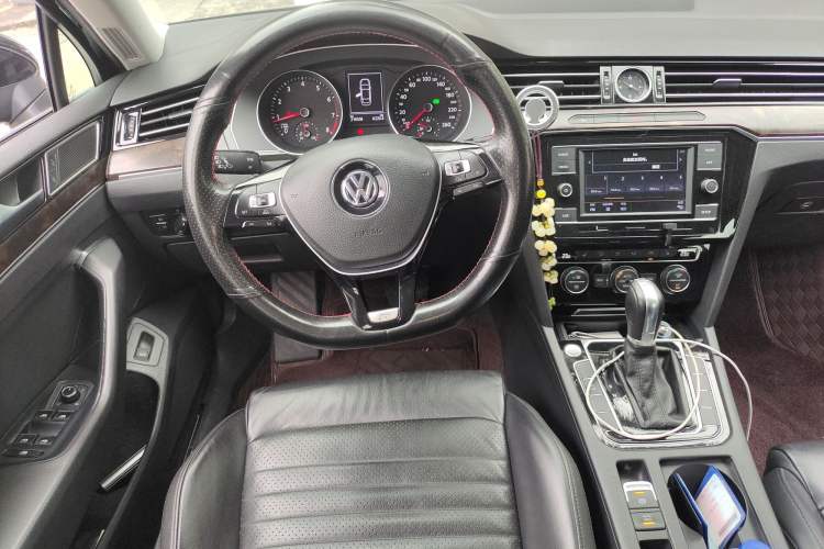 Used Volkswagen Magotan 2018 Facelift 330TSI DSG Luxury Model Steering Wheel