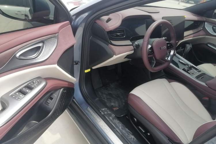 Used BYD Seal 2023 DM-i 1.5T 121km Prestige Model
