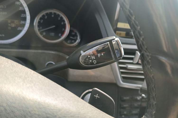 Used Mercedes-Benz E-Class 2009 E 300 Elegant Model
