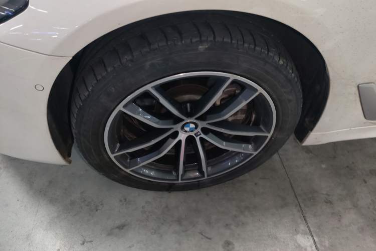 Used BMW 5 Series 2022 Second Facelift 525Li M Sport Package Left Front Wheel Hub