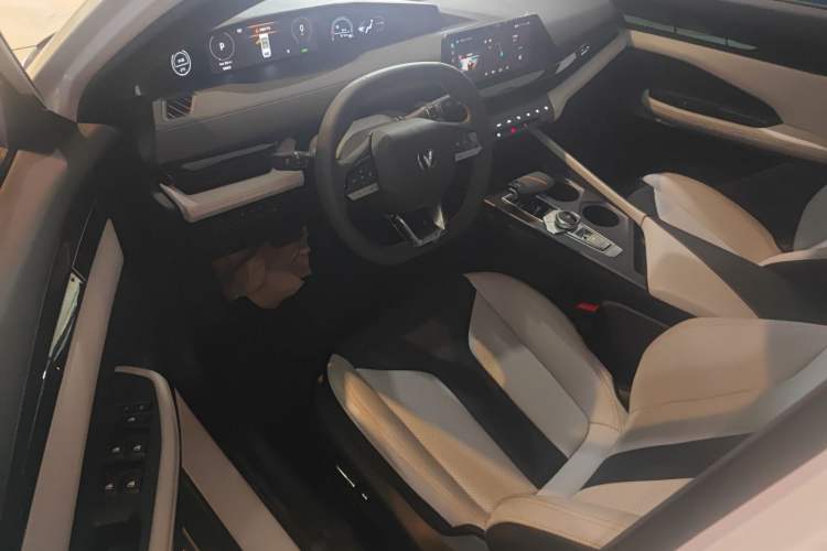 Used CHANGAN UNI-V iDD 2024 Blue Whale Smart Electric iDD 136km ZhiKu Model
