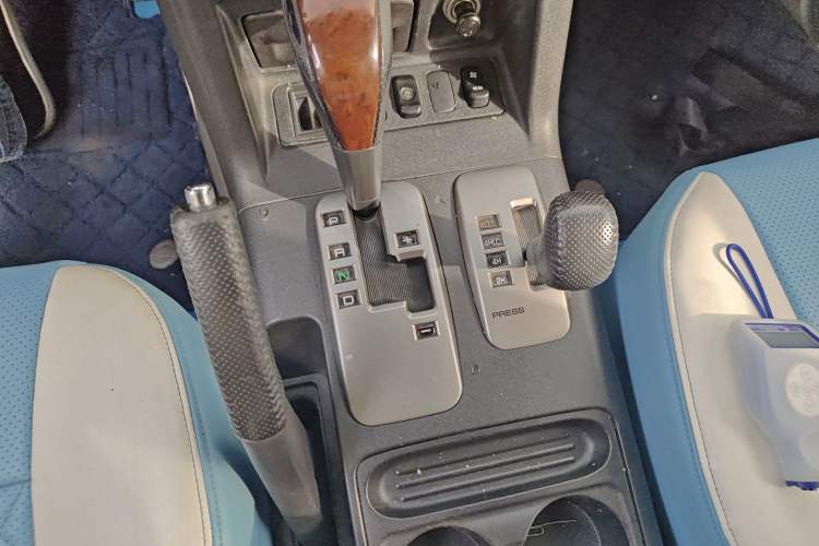 Used Mitsubishi Pajero 2006 3.0L AT GLS Gear Lever