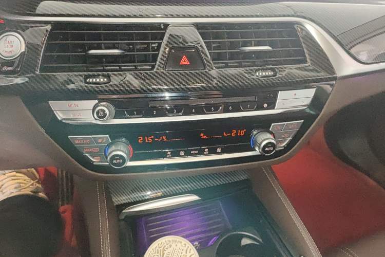 Used BMW 5 Series 2019 Facelifted 525Li Luxury Package Audio And AC Panel