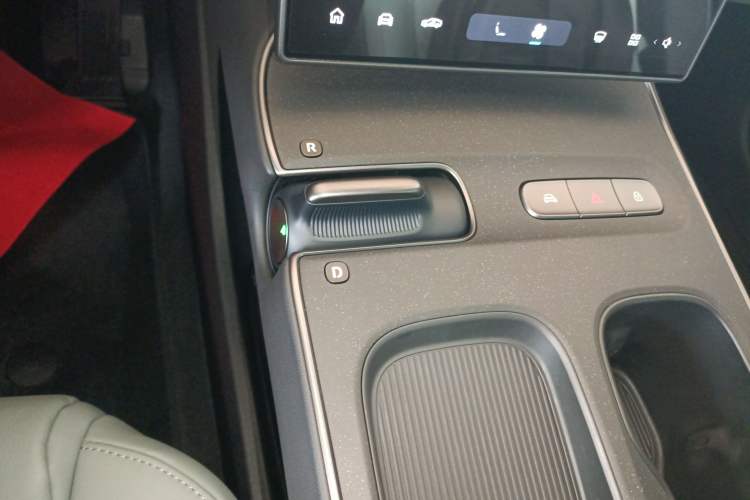 Used Nio ET5 2022 75 kWh Gear Lever