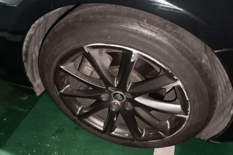 Used Jaguar XJ 2013 XJL 3.0 SC Flagship Business Edition Right Front Wheel Hub
